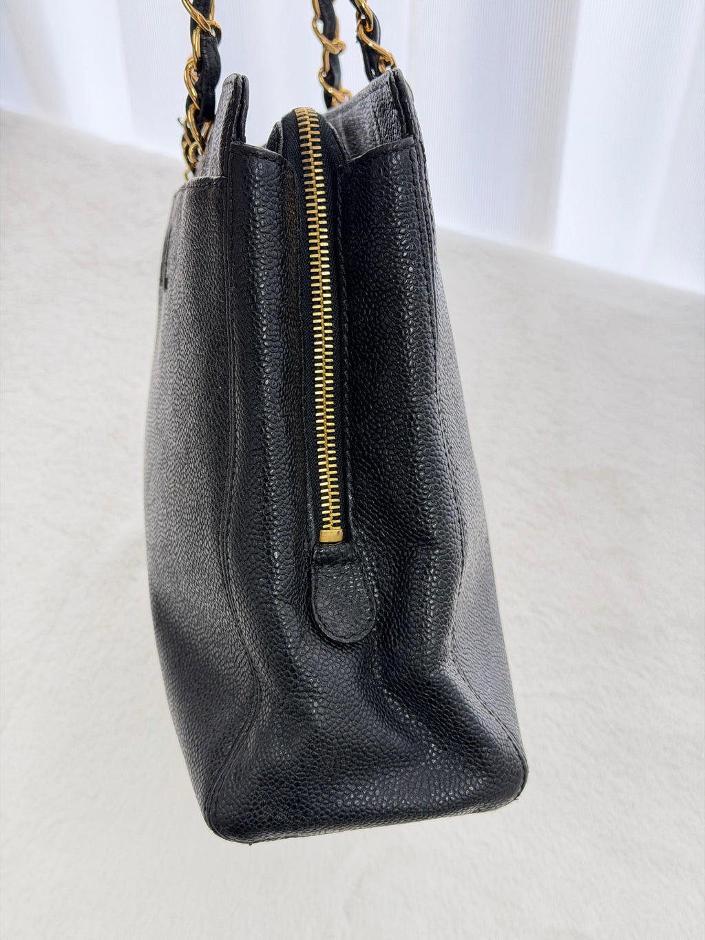 CHANEL Cavier Geniune Chainbag