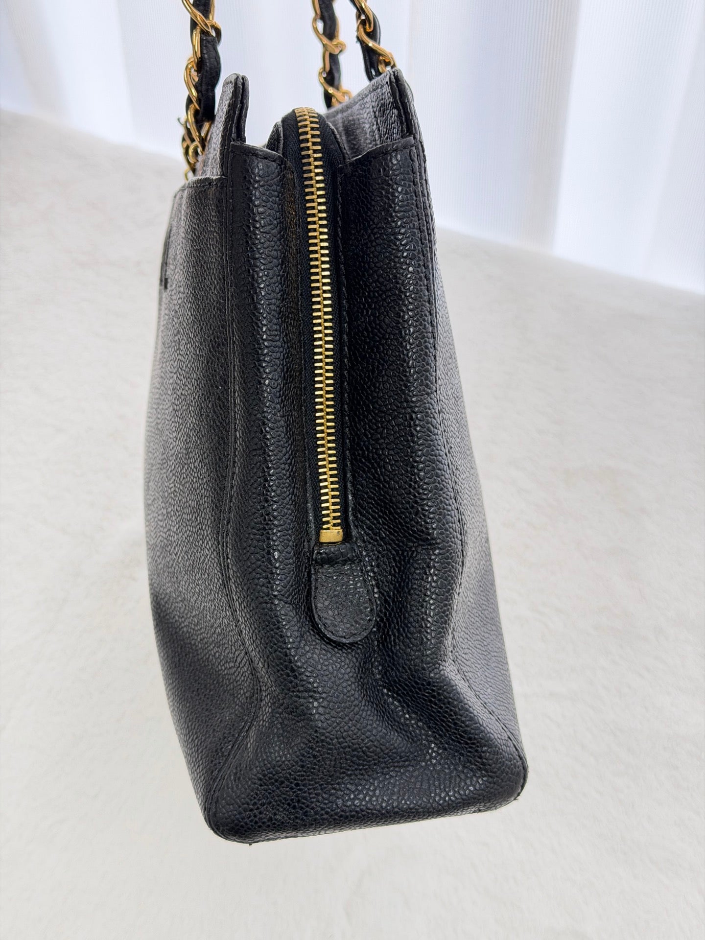 CHANEL Cavier Geniune Chainbag