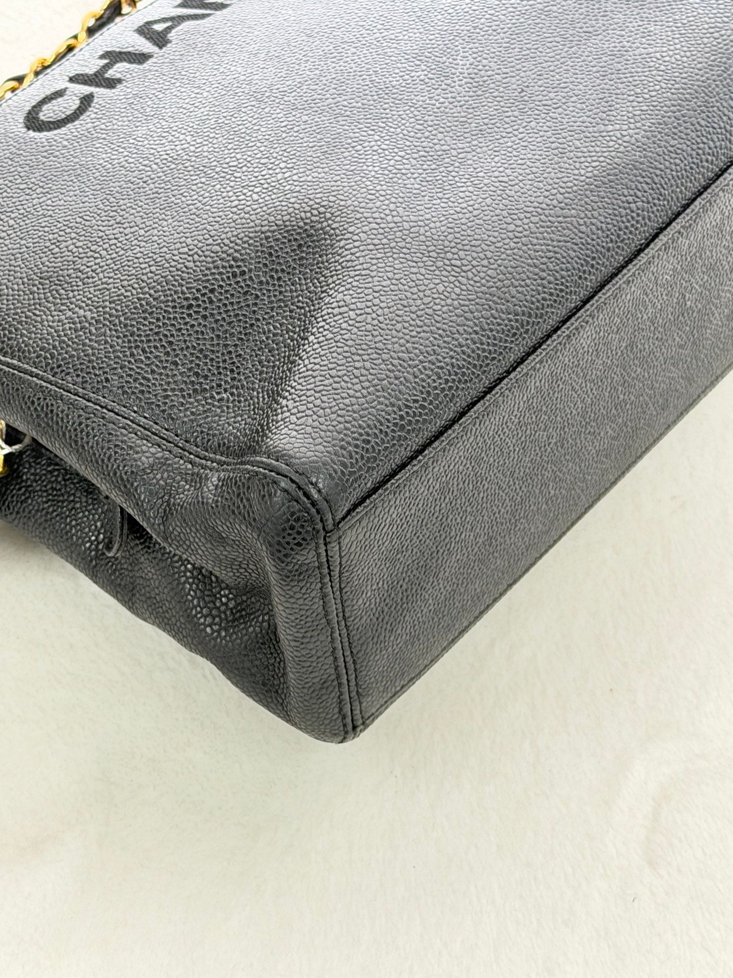 CHANEL Cavier Geniune Chainbag
