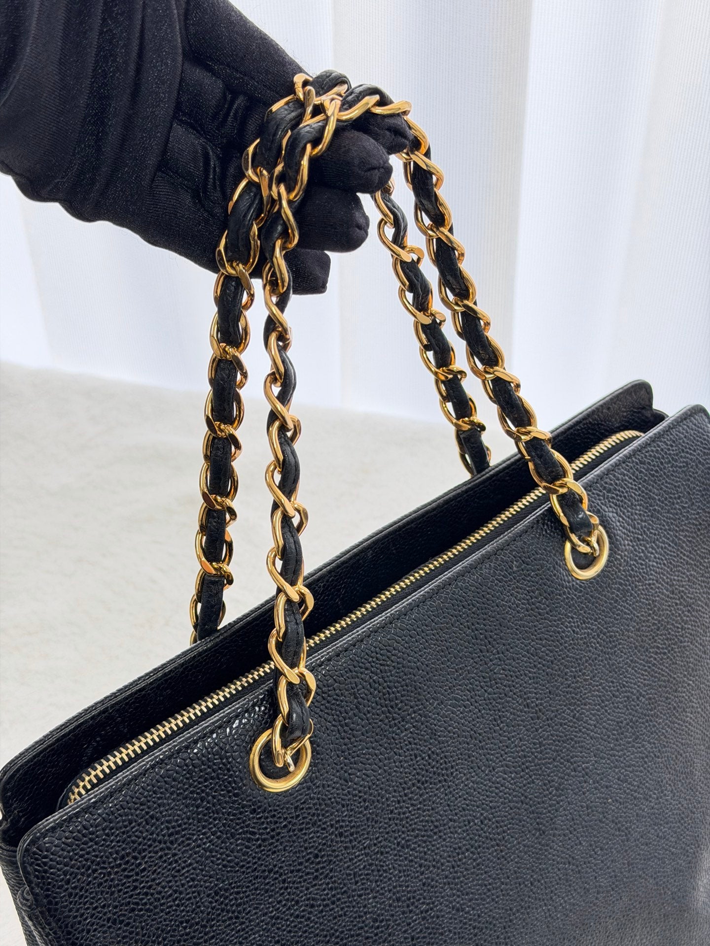 CHANEL Cavier Geniune Chainbag