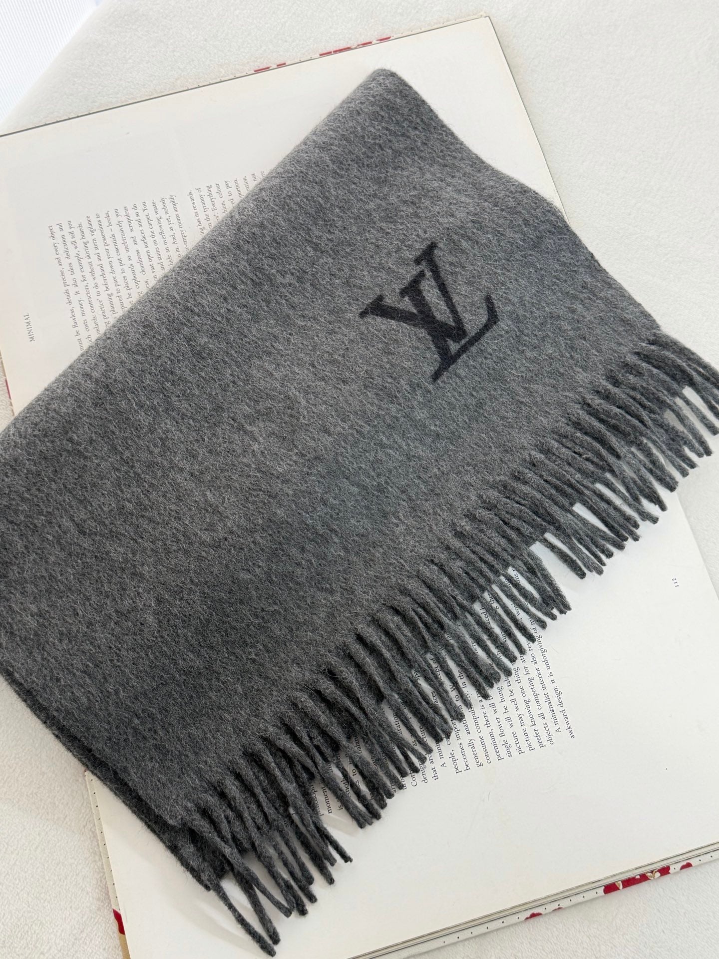 LOUIS VUITTON 100% cashmere Gray Scarf