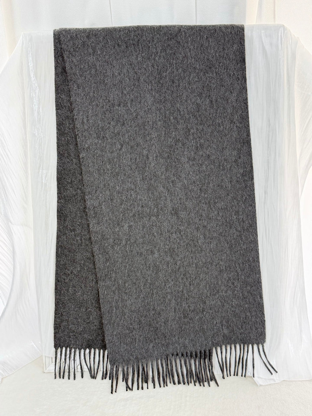 LOUIS VUITTON 100% cashmere Gray Scarf