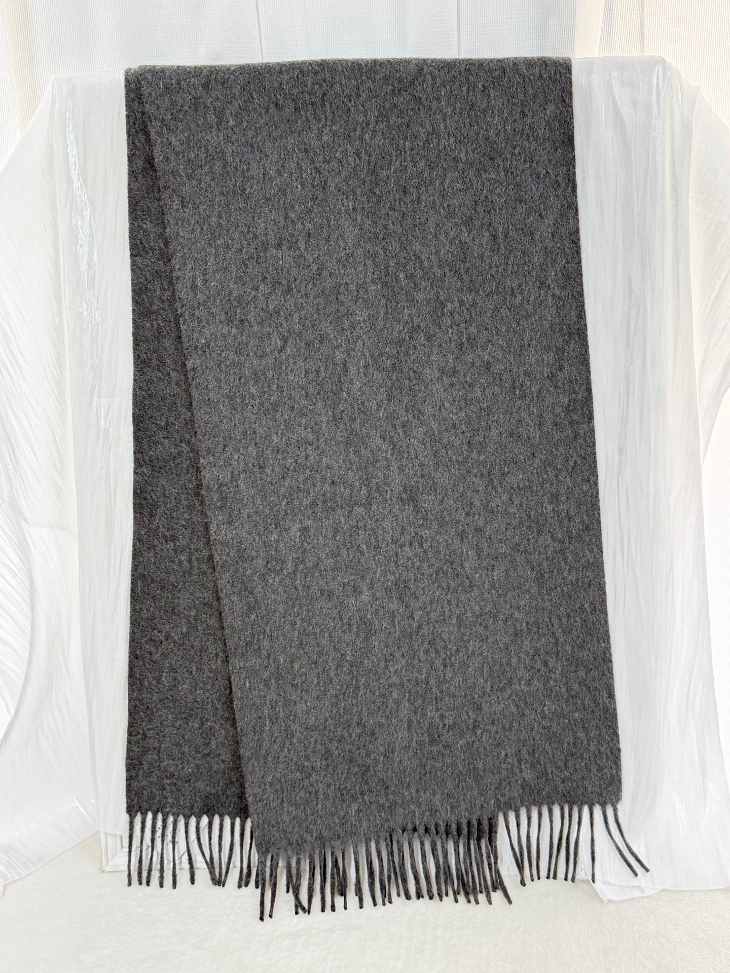 LOUIS VUITTON 100% cashmere Gray Scarf