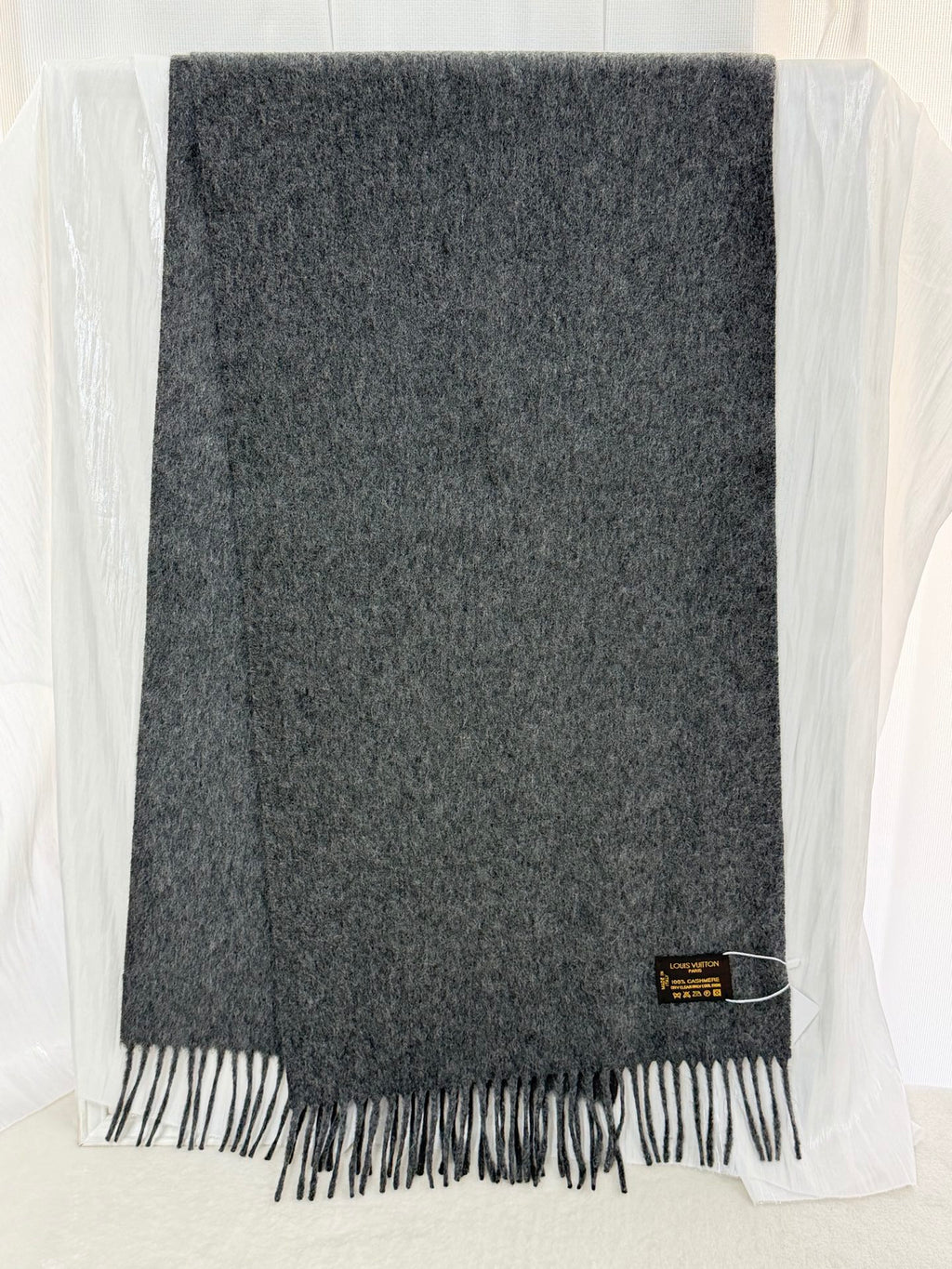 LOUIS VUITTON 100% cashmere Gray Scarf