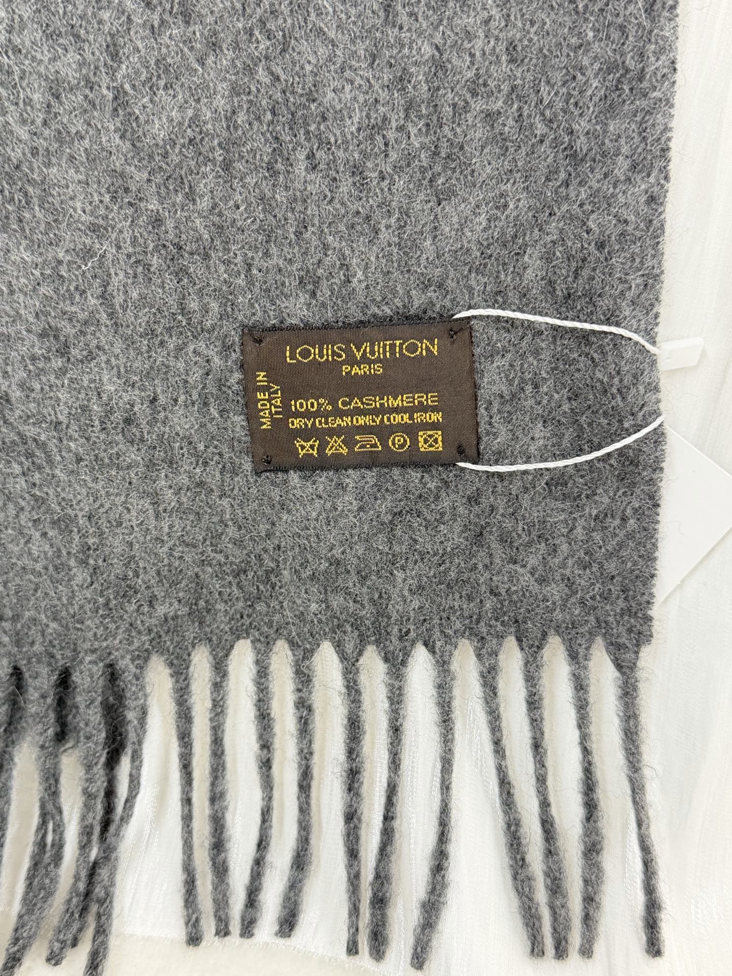 LOUIS VUITTON 100% cashmere Gray Scarf