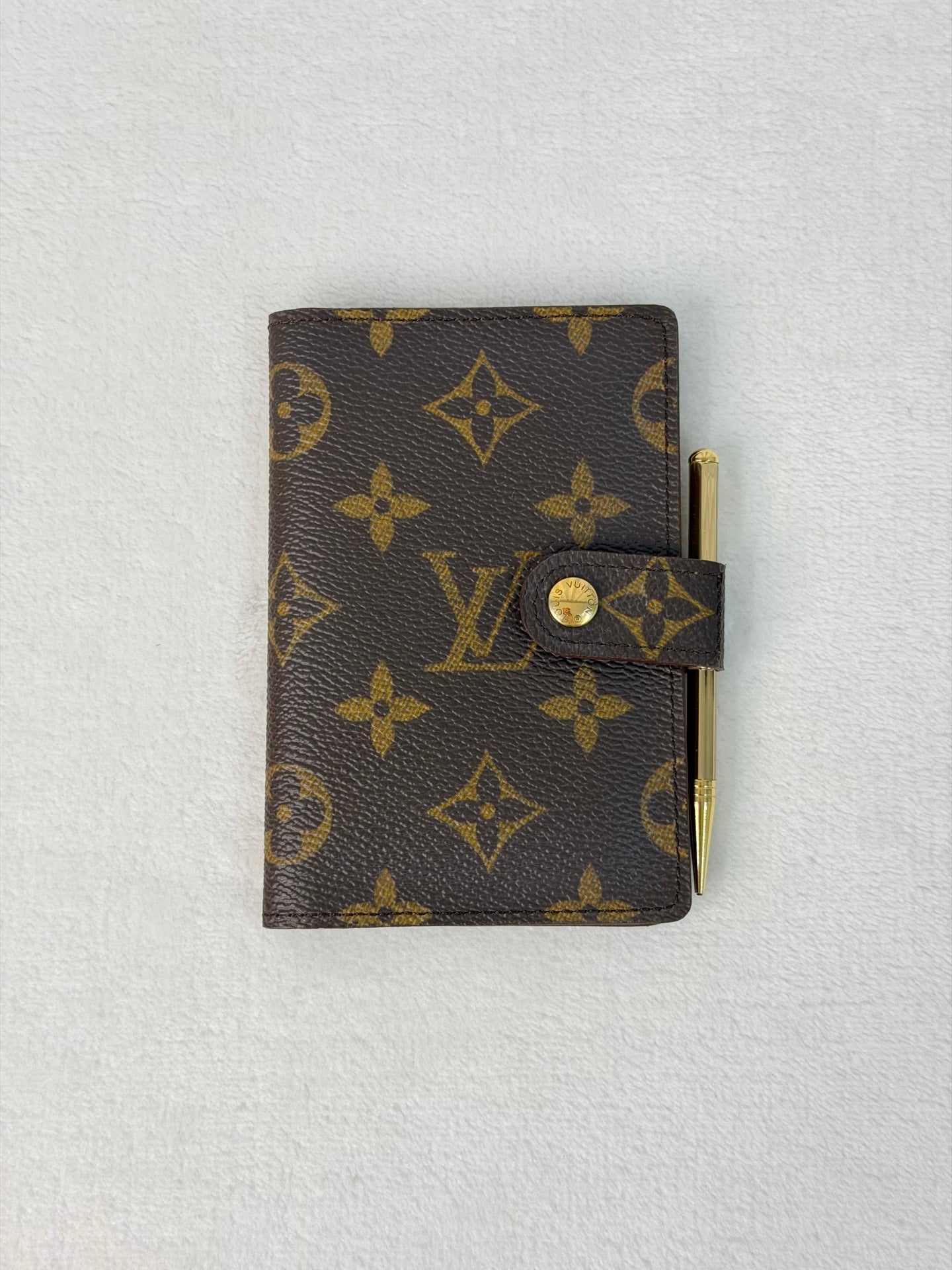 LOUIS VUITTON Monogram Notebook ( With pen)