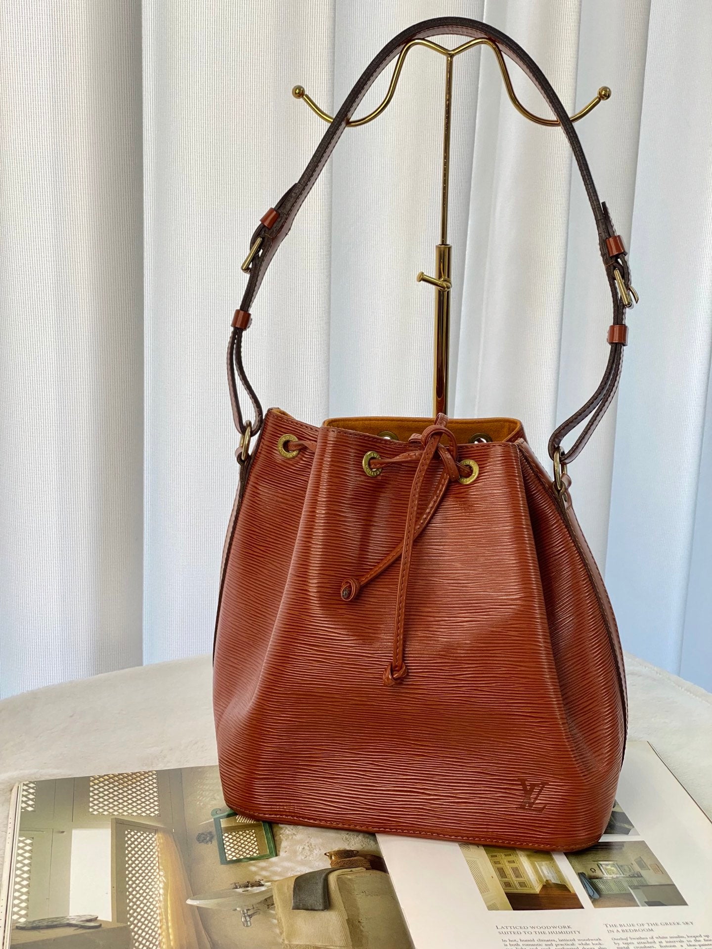 LOUIS VUITTON Epi Noé Bucket Shoudlerbag