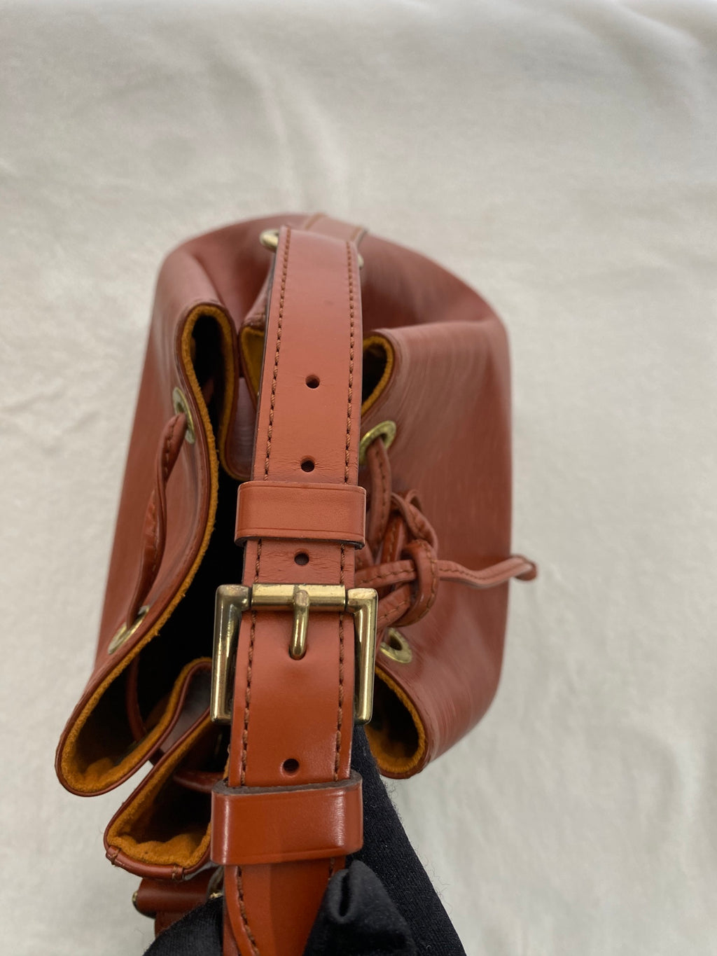LOUIS VUITTON Epi Noé Bucket Shoudlerbag