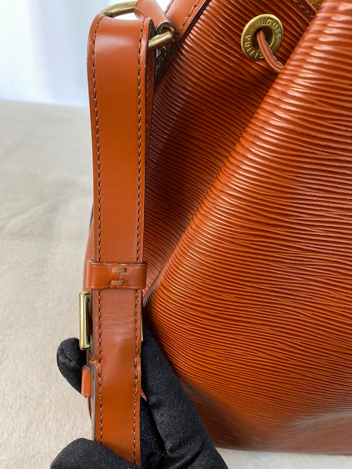 LOUIS VUITTON Epi Noé Bucket Shoudlerbag