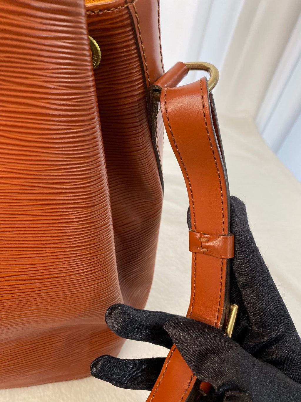 LOUIS VUITTON Epi Noé Bucket Shoudlerbag
