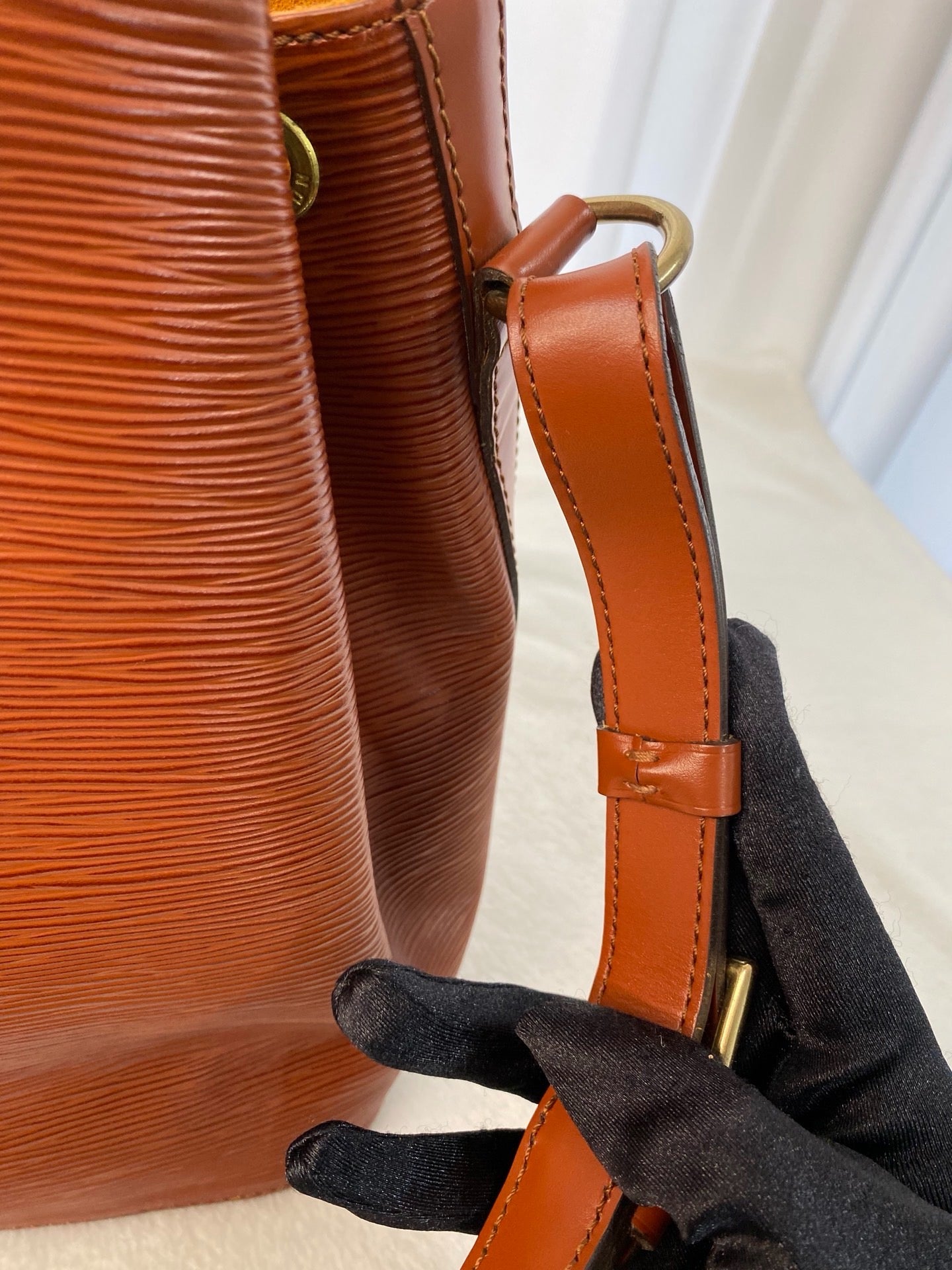 LOUIS VUITTON Epi Noé Bucket Shoudlerbag