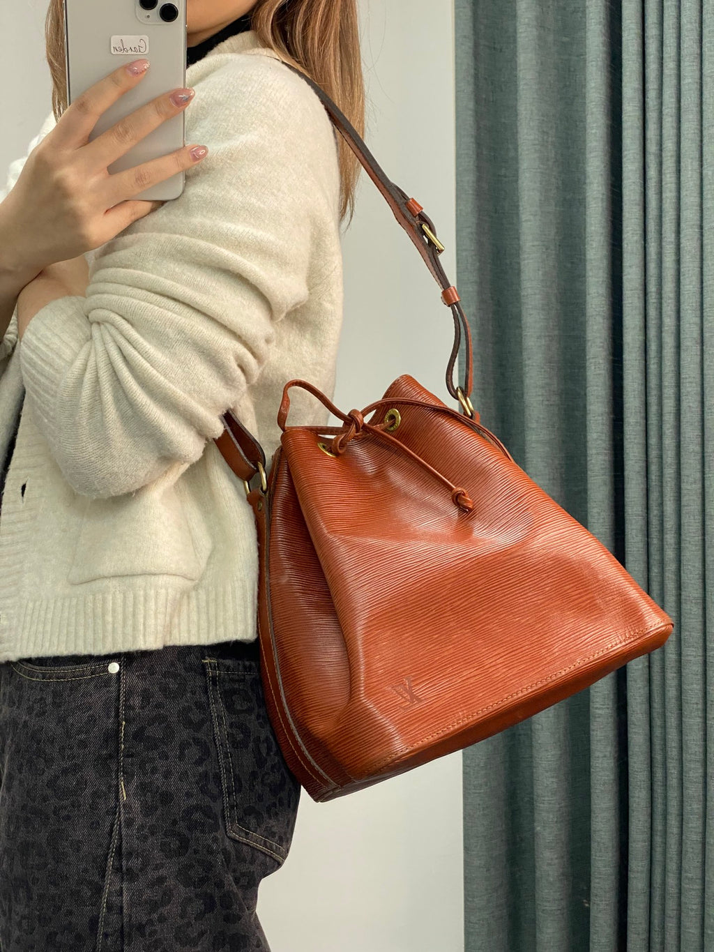 LOUIS VUITTON Epi Noé Bucket Shoudlerbag