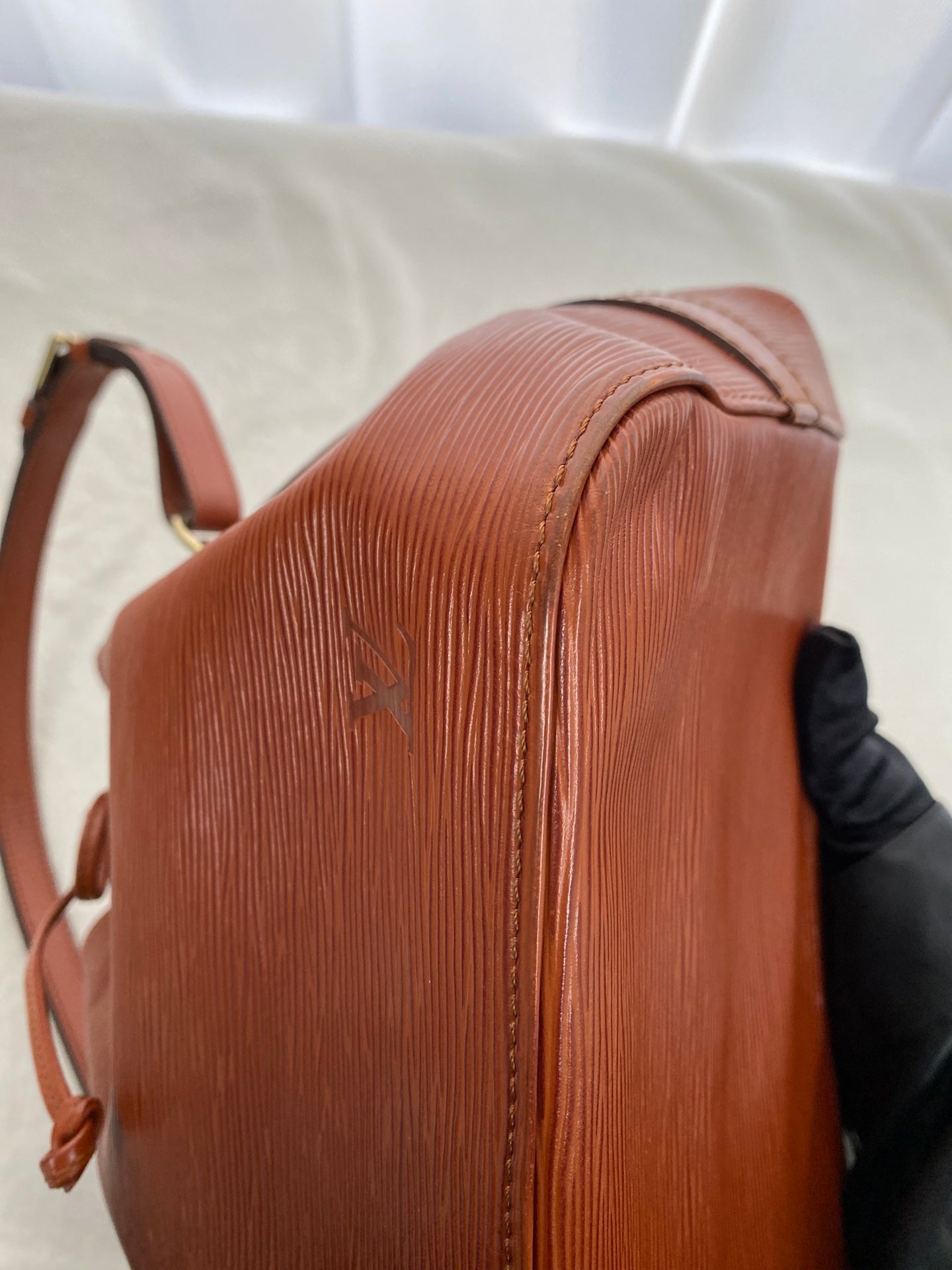 LOUIS VUITTON Epi Noé Bucket Shoudlerbag