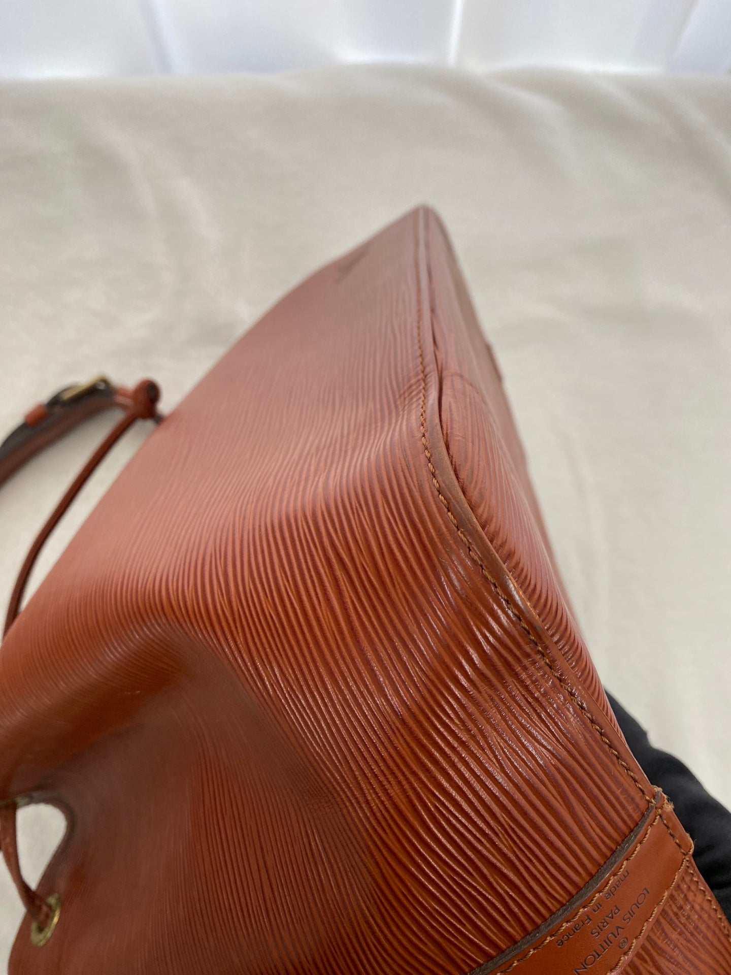 LOUIS VUITTON Epi Noé Bucket Shoudlerbag
