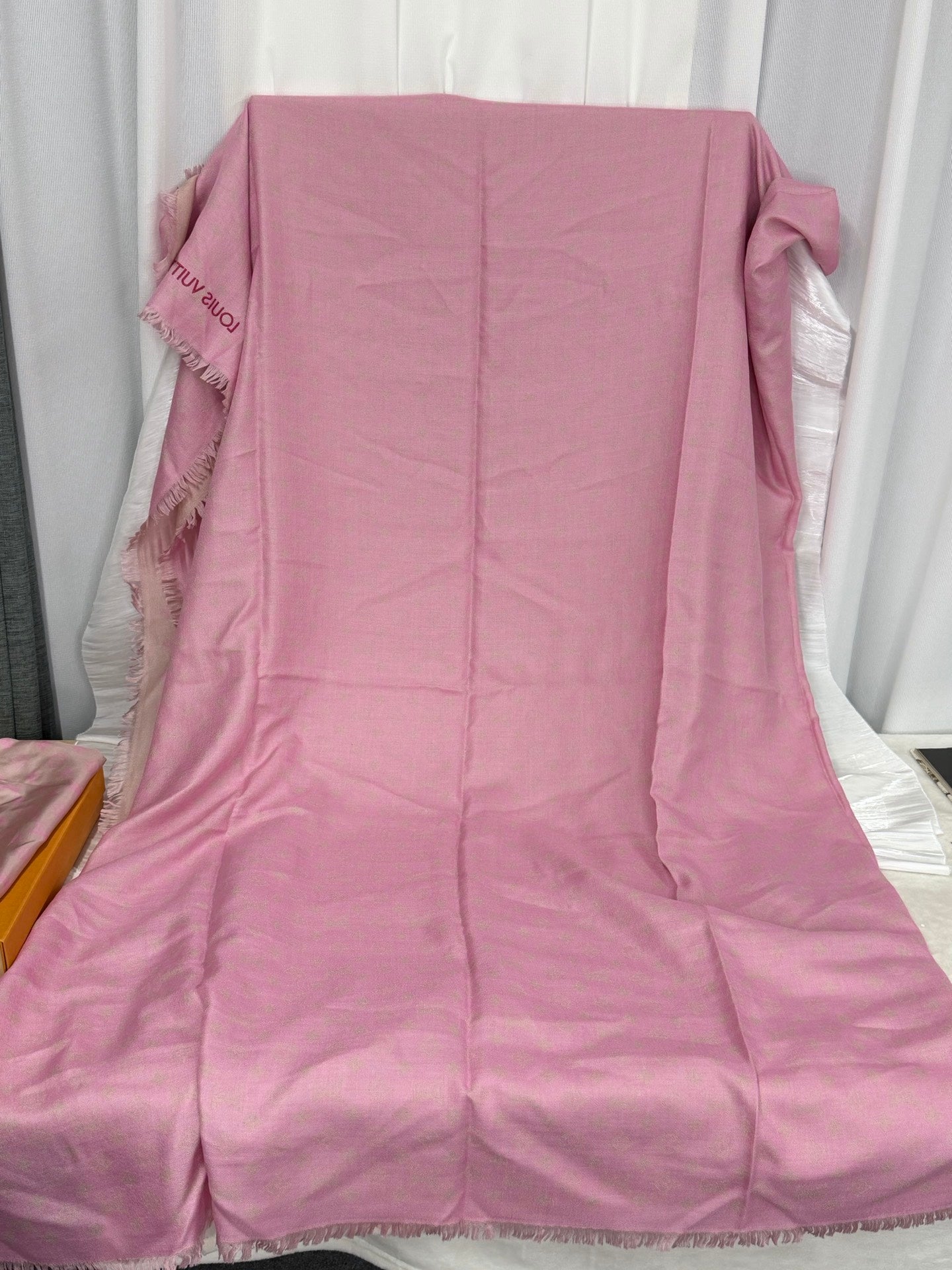 LOUIS VUITTON Monogram Pink Scarf