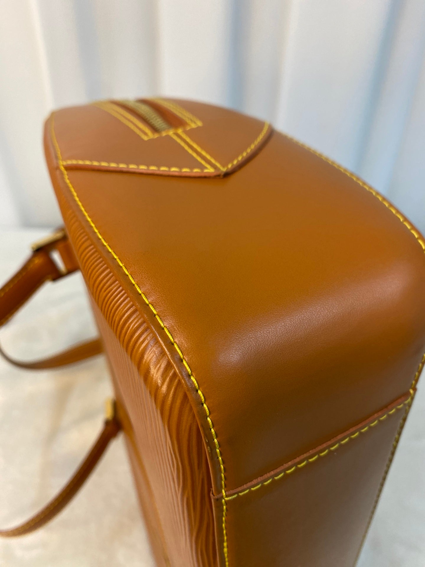 LOUIS VUITTON Epi Shoulderbag