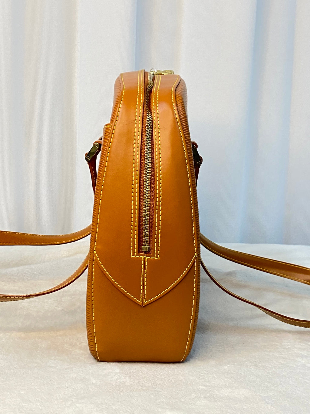 LOUIS VUITTON Epi Shoulderbag