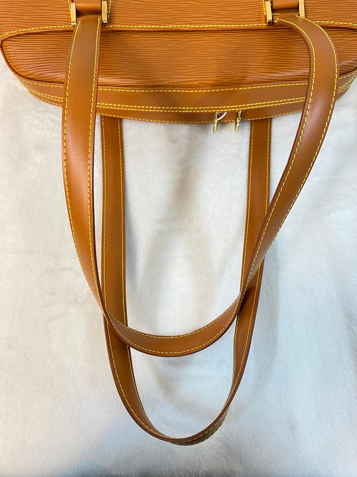 LOUIS VUITTON Epi Shoulderbag
