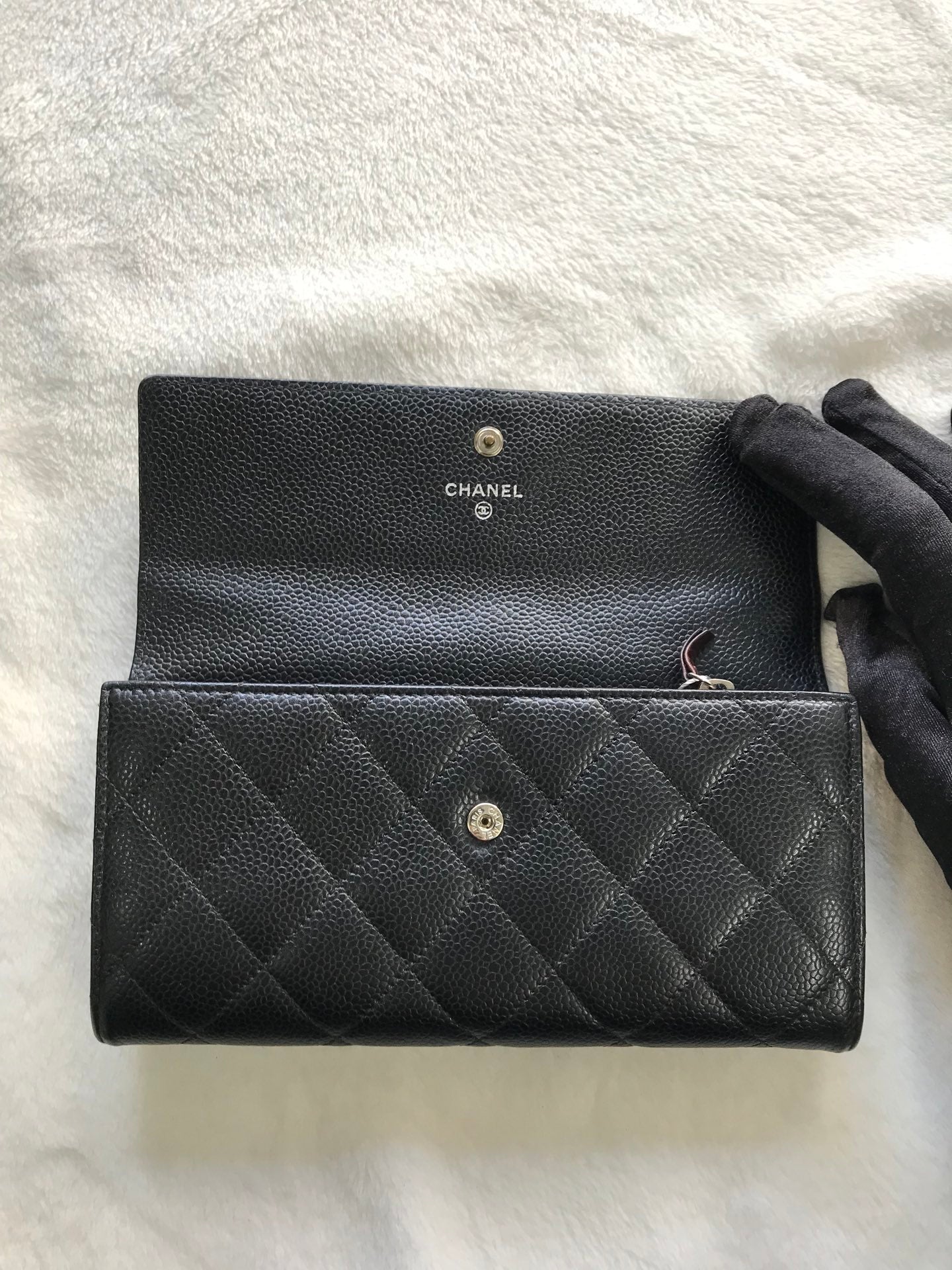 CHANEL Cavier Wallet