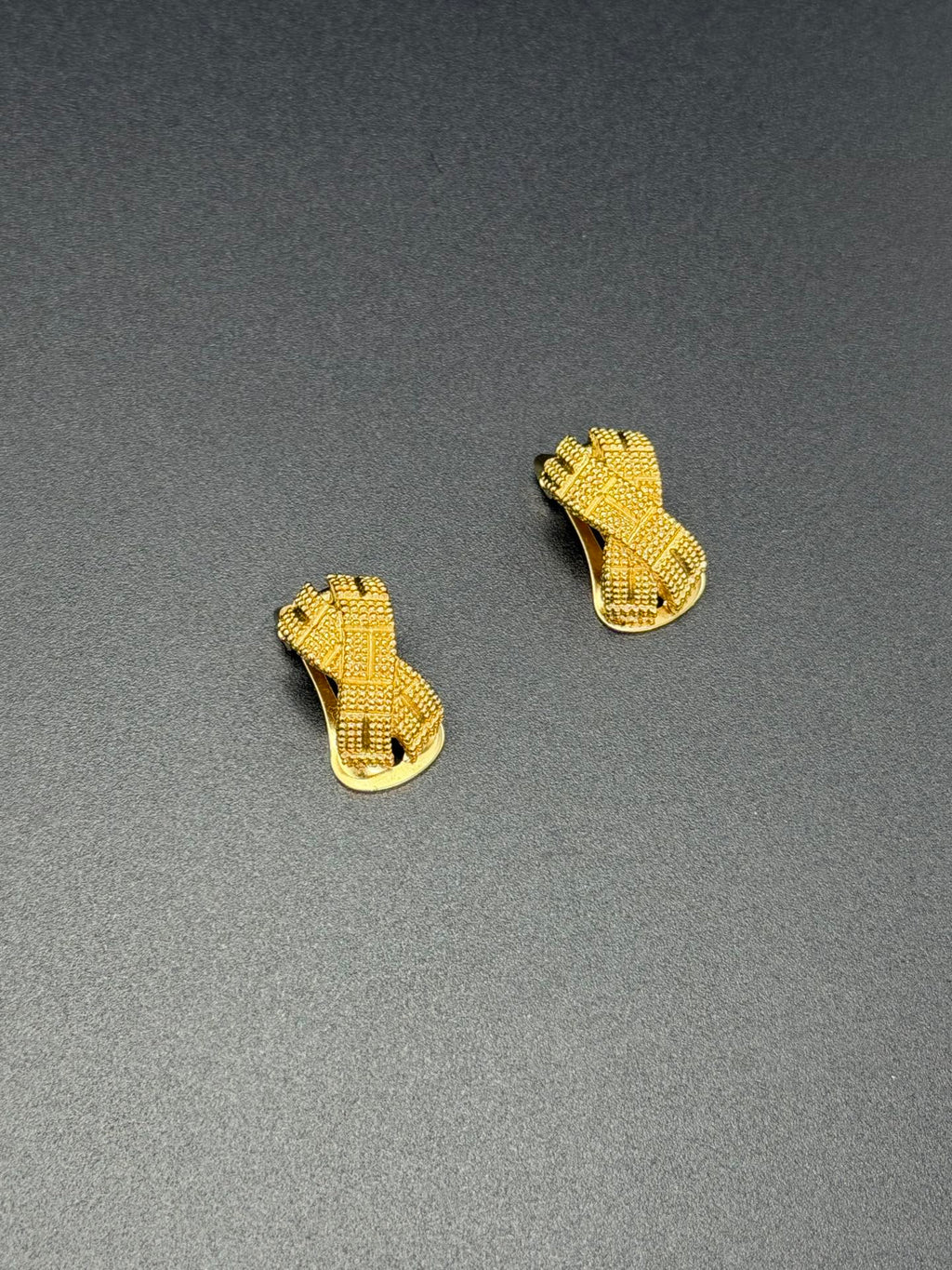 CHRISTIAN DIOR Ribbon Earring