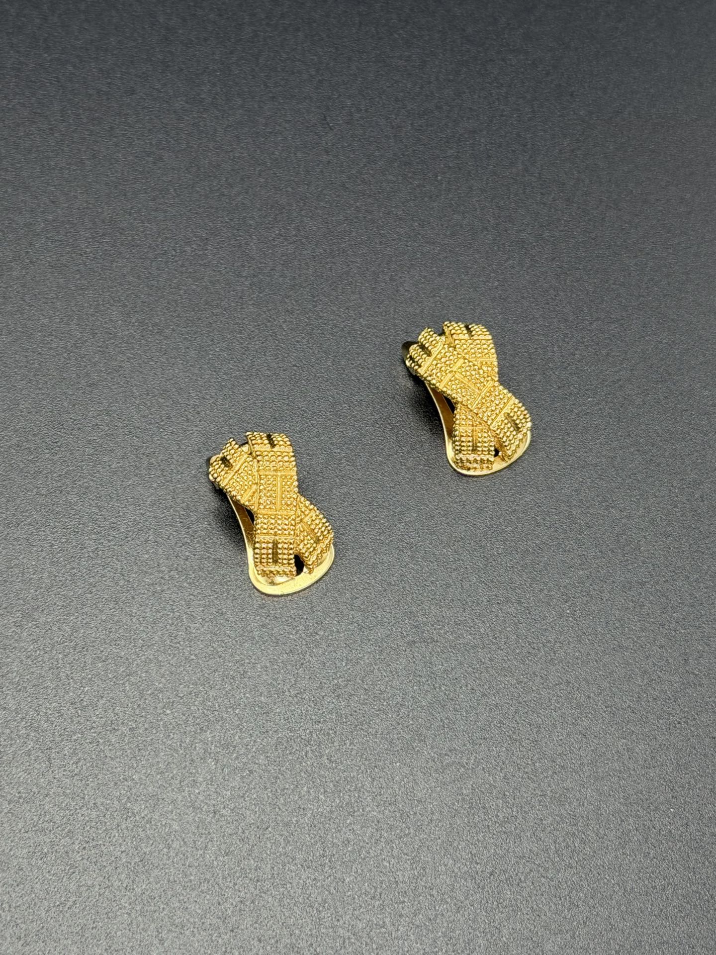 CHRISTIAN DIOR Ribbon Earring