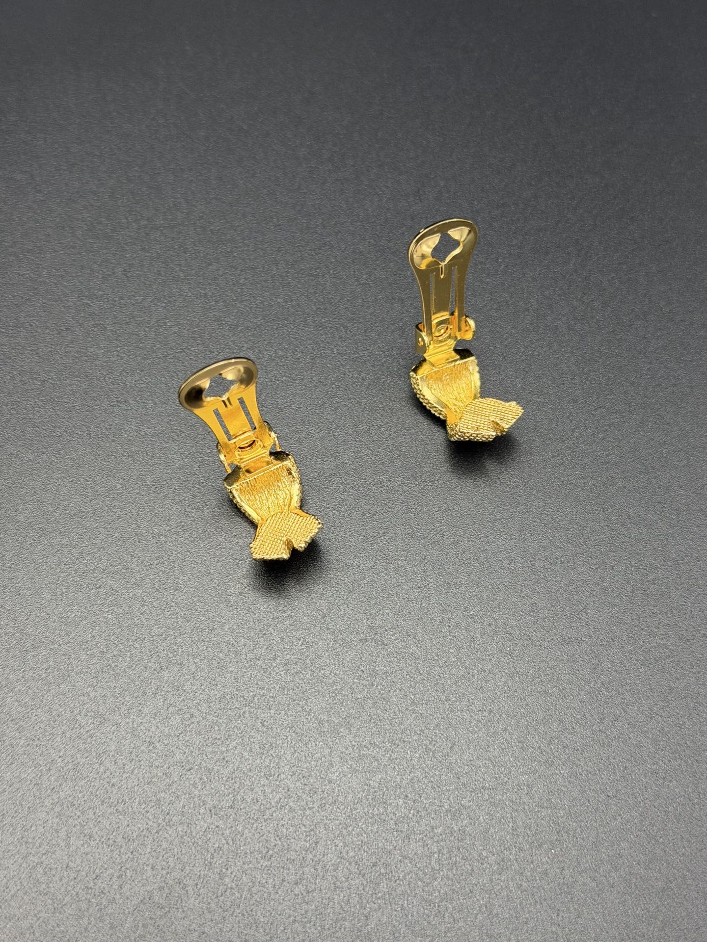CHRISTIAN DIOR Ribbon Earring