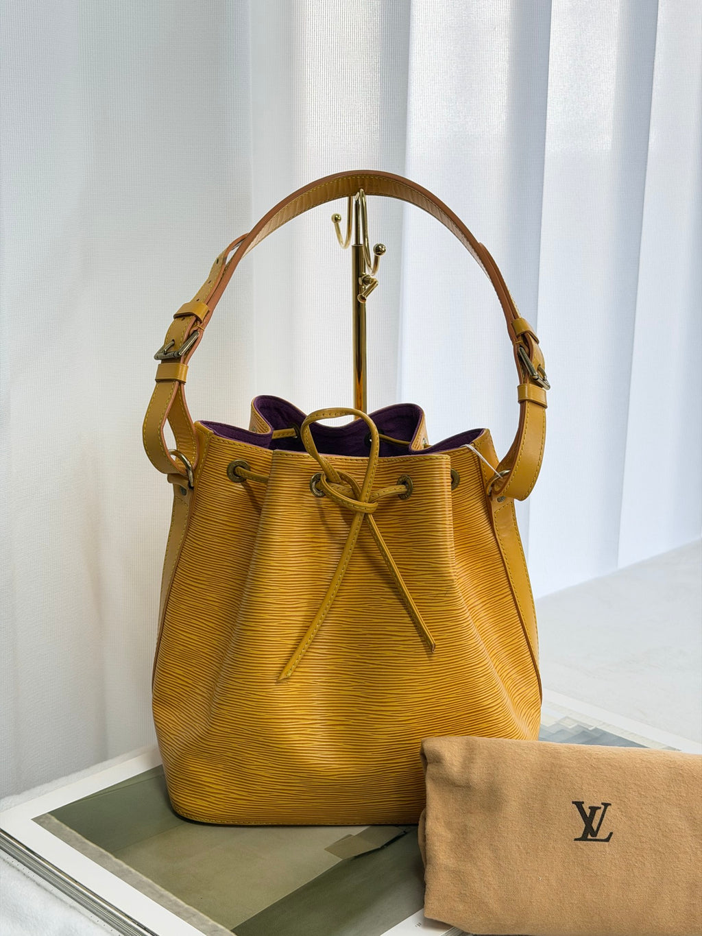 LOUIS VUITTON Epi Noé Lemon yellow Bucket Shoulderbag