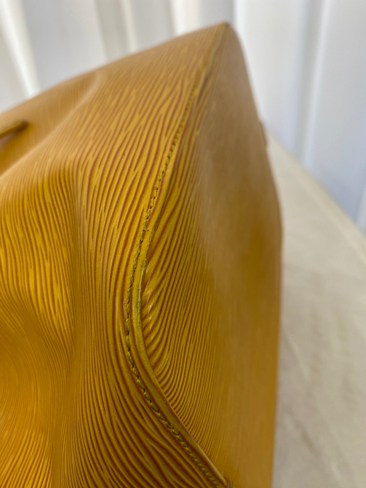 LOUIS VUITTON Epi Noé Lemon yellow Bucket Shoulderbag