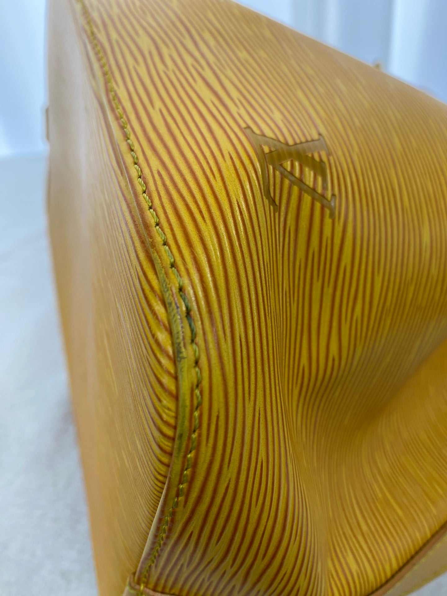 LOUIS VUITTON Epi Noé Lemon yellow Bucket Shoulderbag
