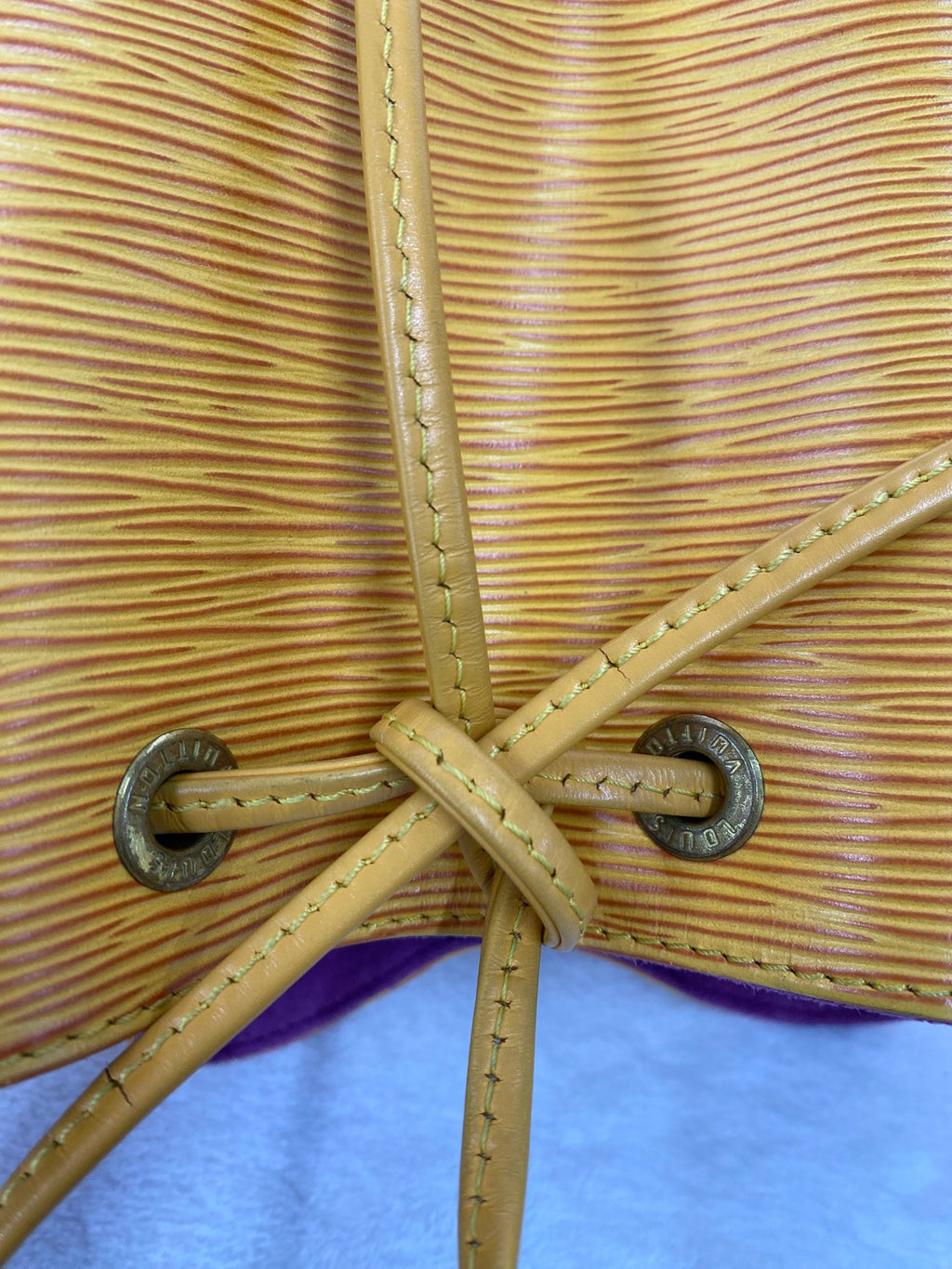 LOUIS VUITTON Epi Noé Lemon yellow Bucket Shoulderbag