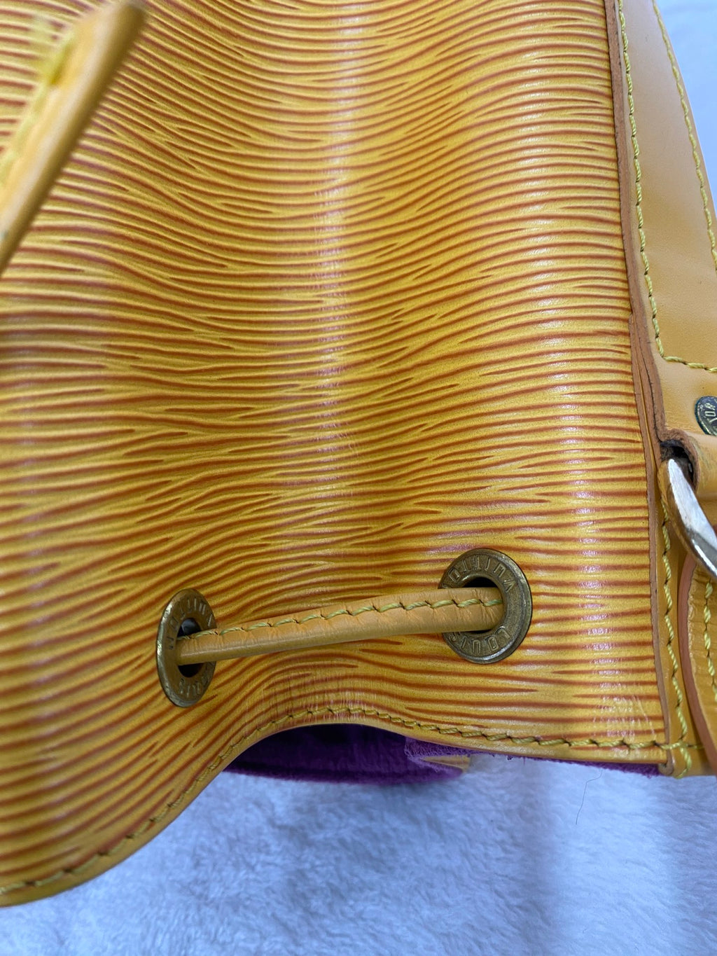 LOUIS VUITTON Epi Noé Lemon yellow Bucket Shoulderbag