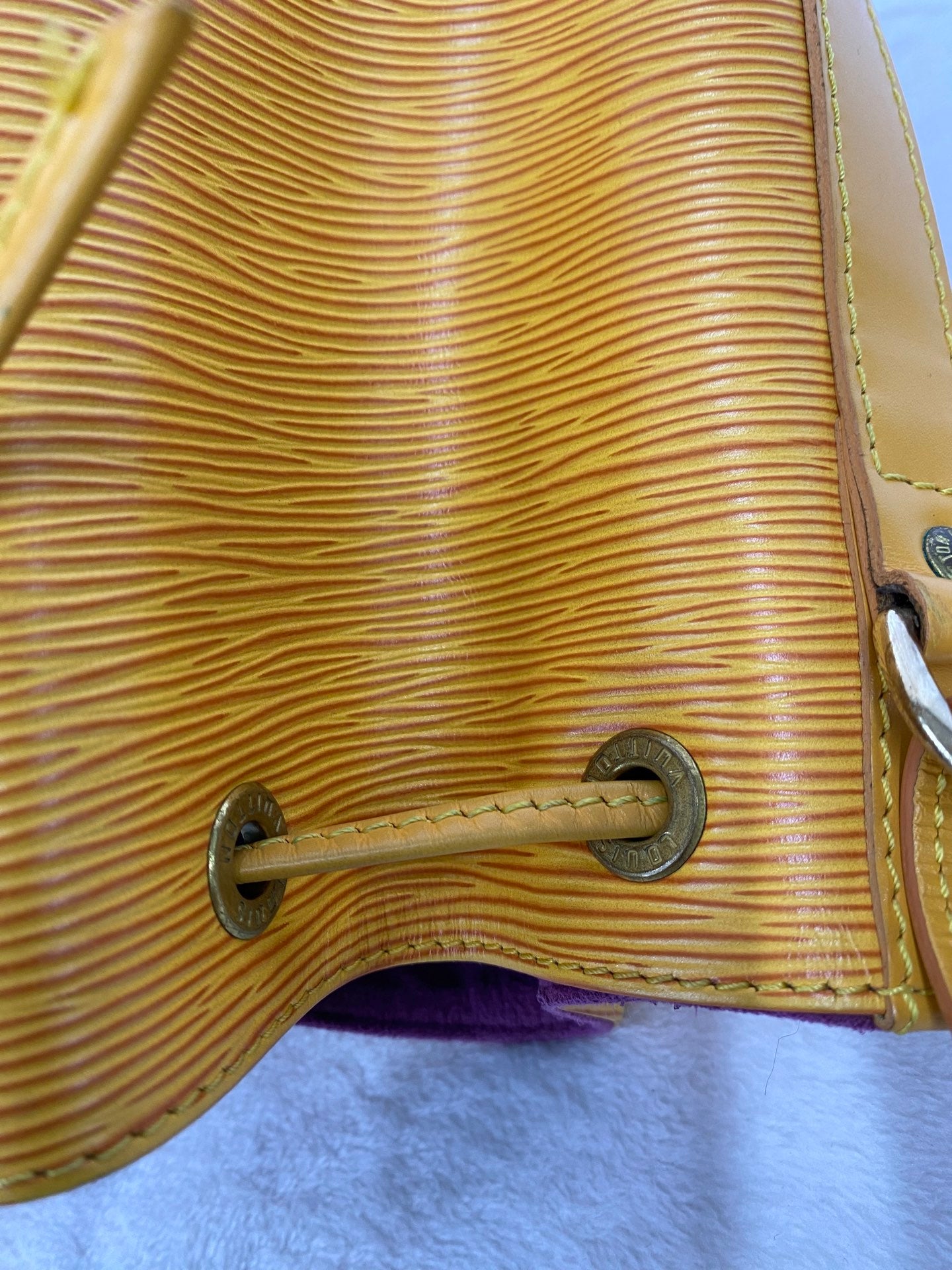 LOUIS VUITTON Epi Noé Lemon yellow Bucket Shoulderbag