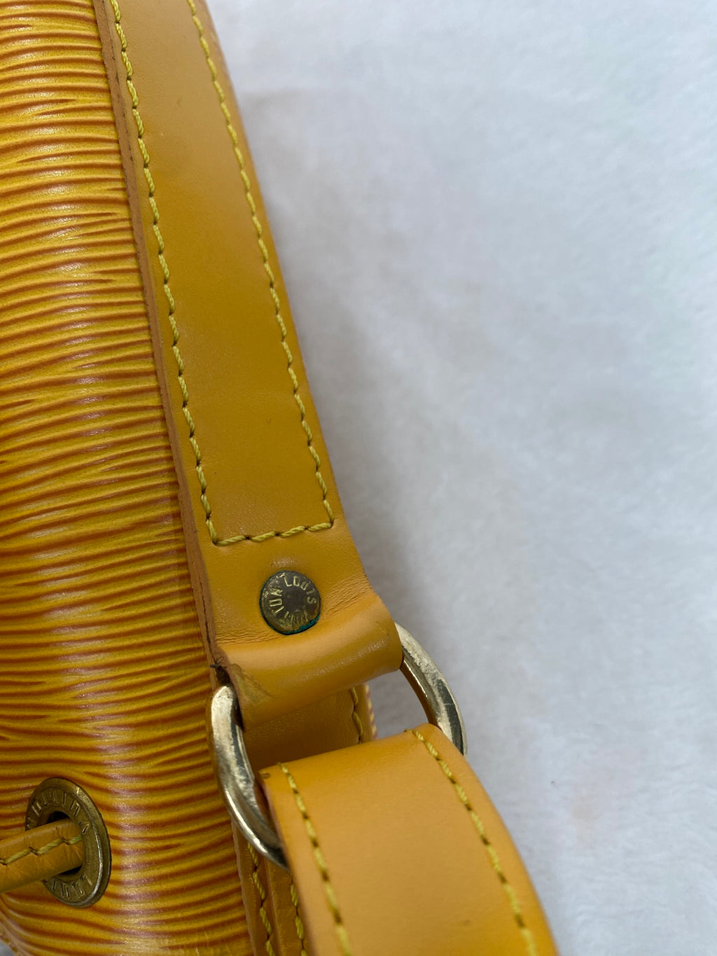 LOUIS VUITTON Epi Noé Lemon yellow Bucket Shoulderbag