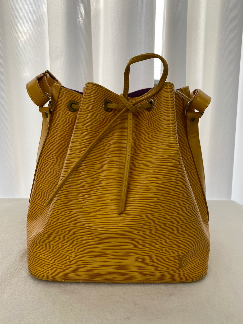 LOUIS VUITTON Epi Noé Lemon yellow Bucket Shoulderbag