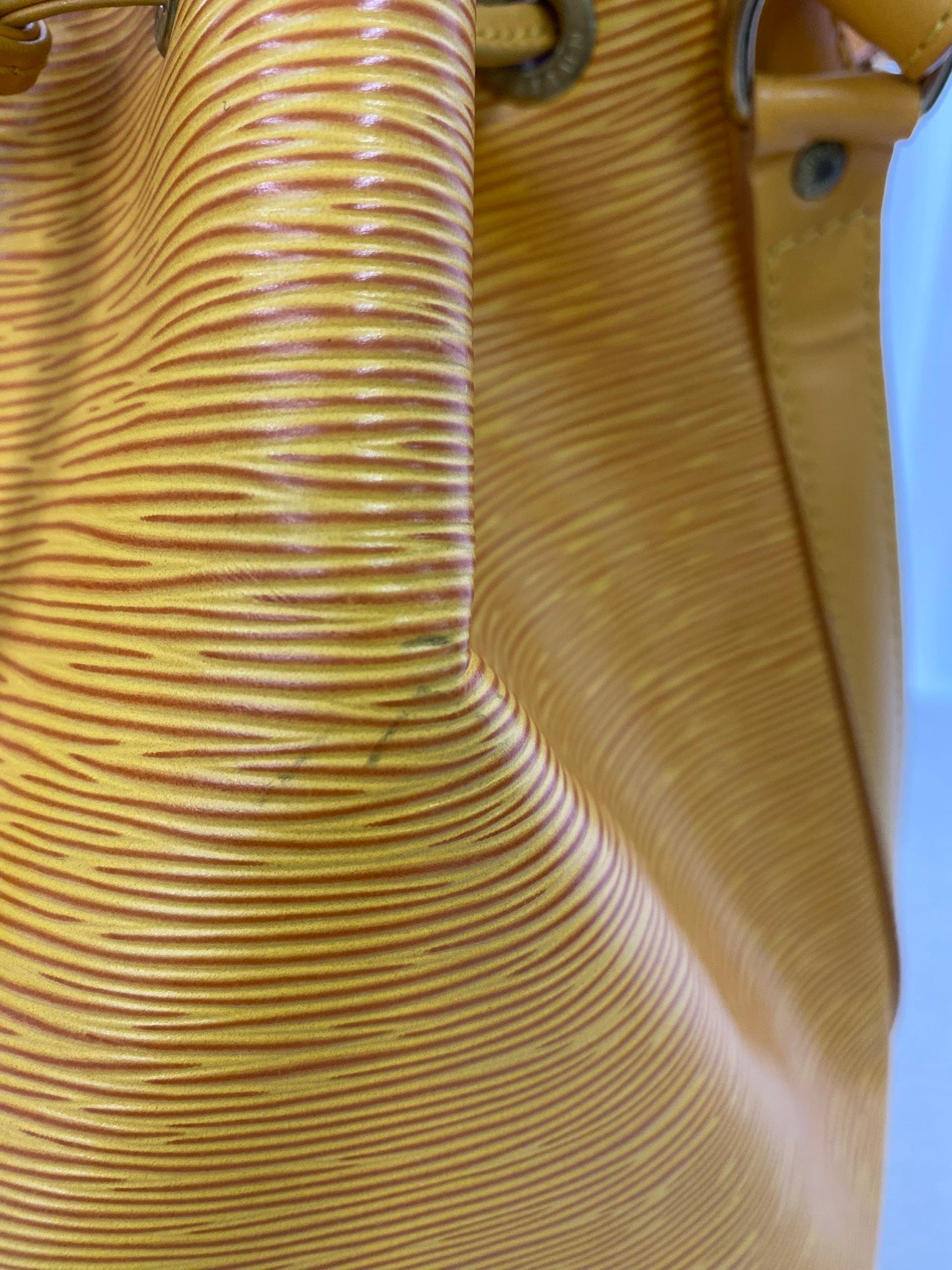 LOUIS VUITTON Epi Noé Lemon yellow Bucket Shoulderbag