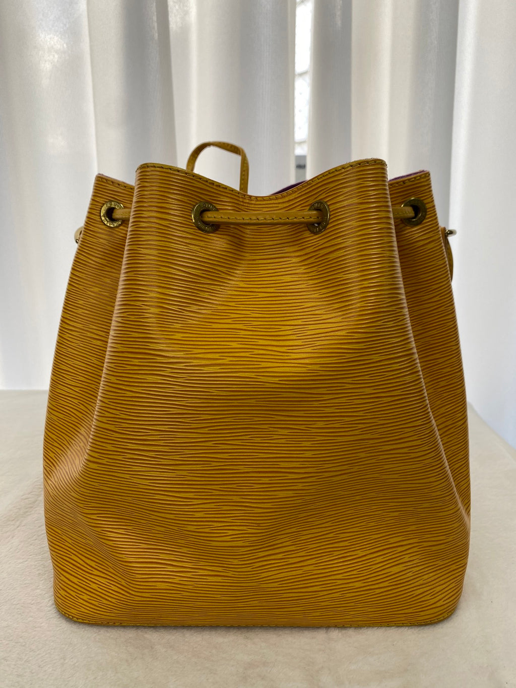 LOUIS VUITTON Epi Noé Lemon yellow Bucket Shoulderbag