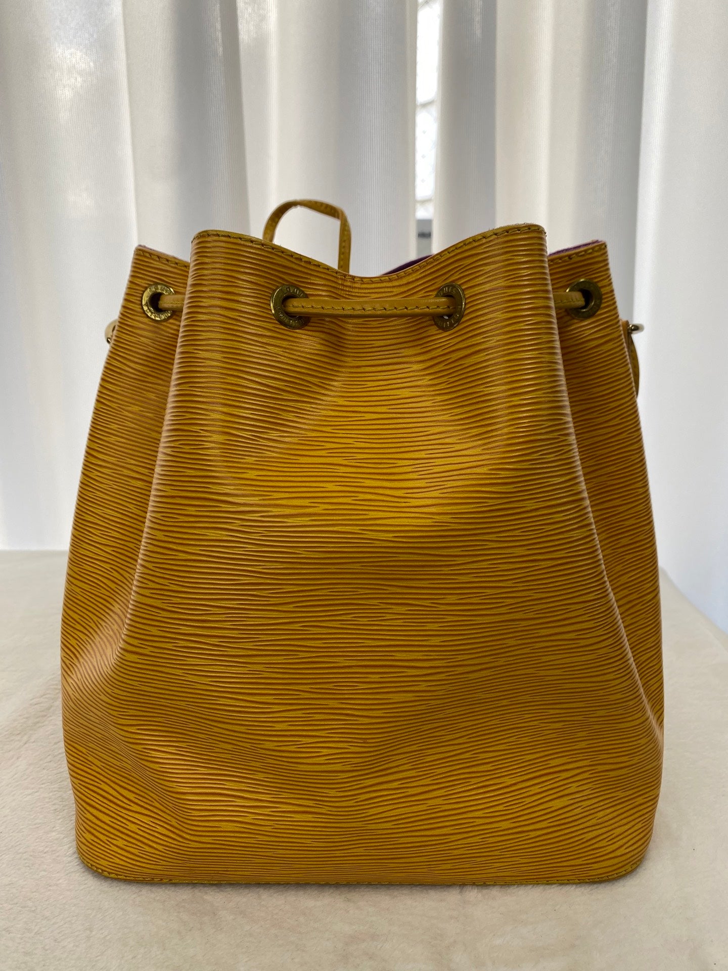 LOUIS VUITTON Epi Noé Lemon yellow Bucket Shoulderbag