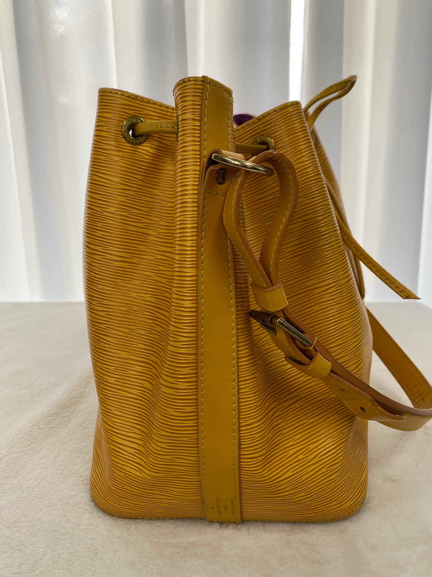 LOUIS VUITTON Epi Noé Lemon yellow Bucket Shoulderbag