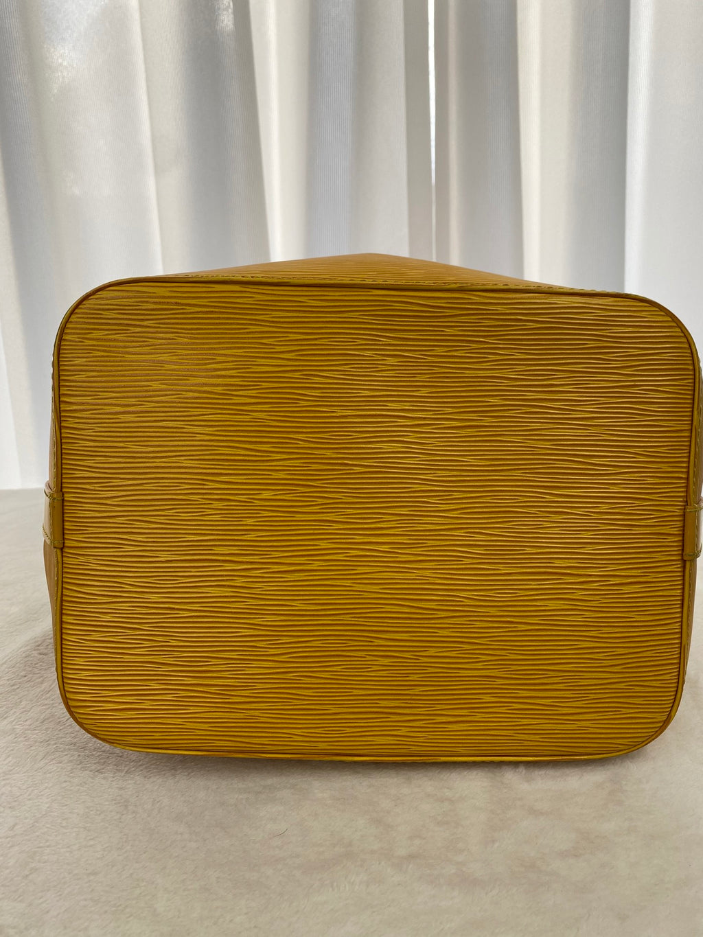 LOUIS VUITTON Epi Noé Lemon yellow Bucket Shoulderbag