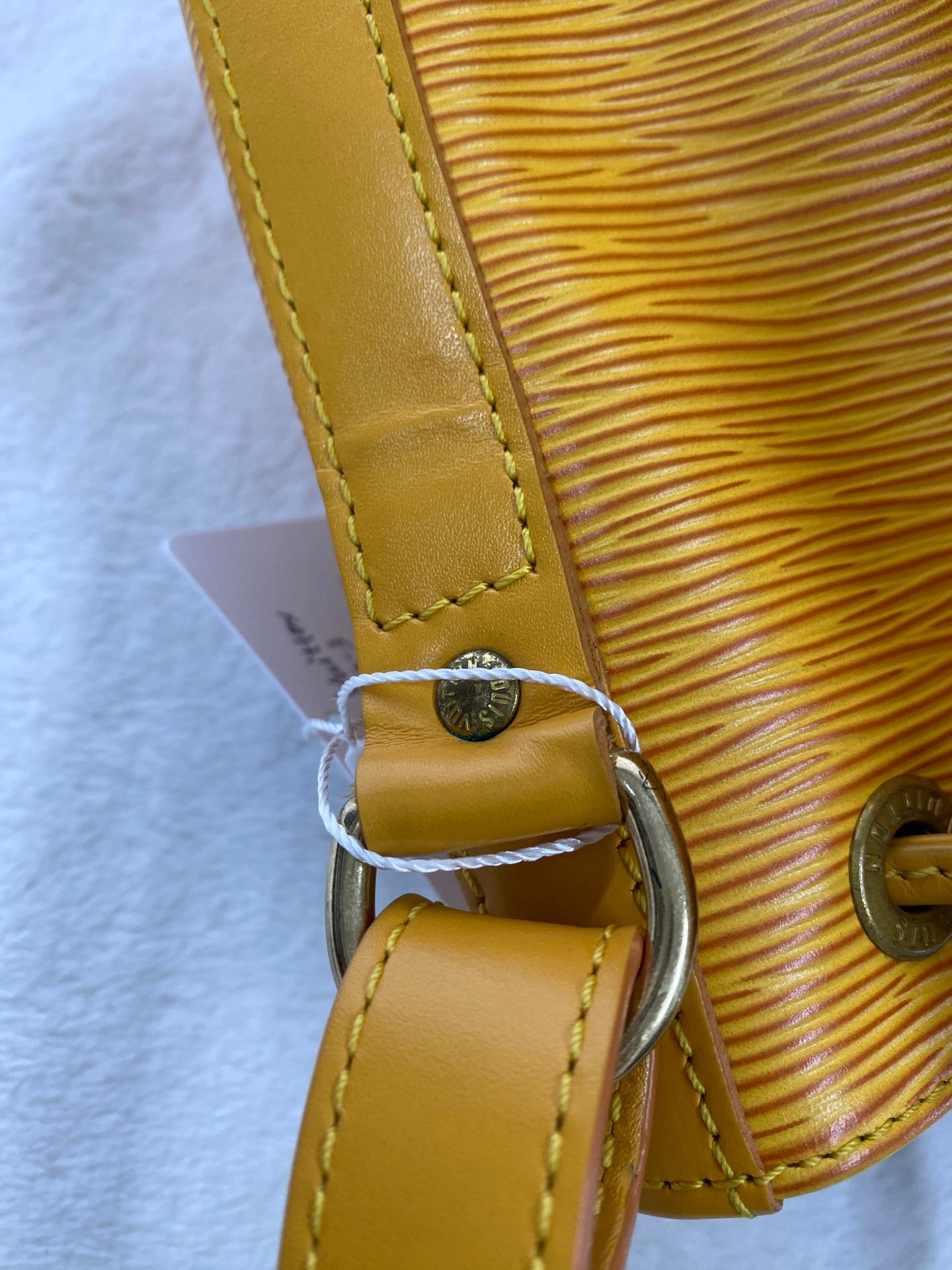 LOUIS VUITTON Epi Noé Lemon yellow Bucket Shoulderbag