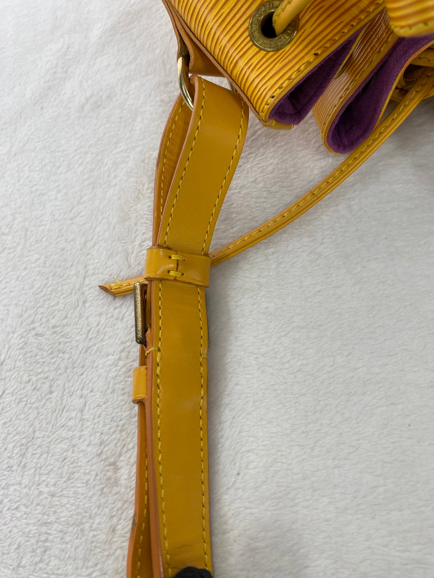 LOUIS VUITTON Epi Noé Lemon yellow Bucket Shoulderbag