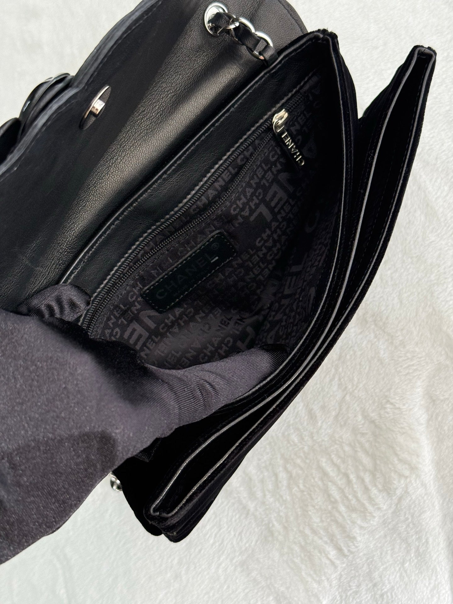 CHANEL Suede Chainbag