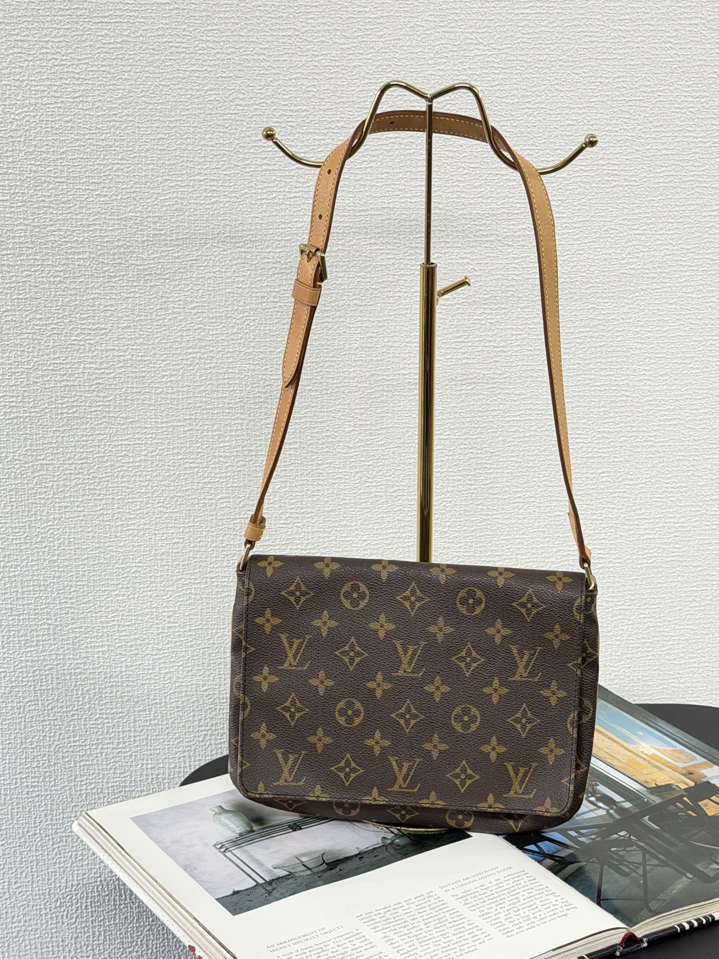 LOUIS VUITTON Monogram Shoulderbag