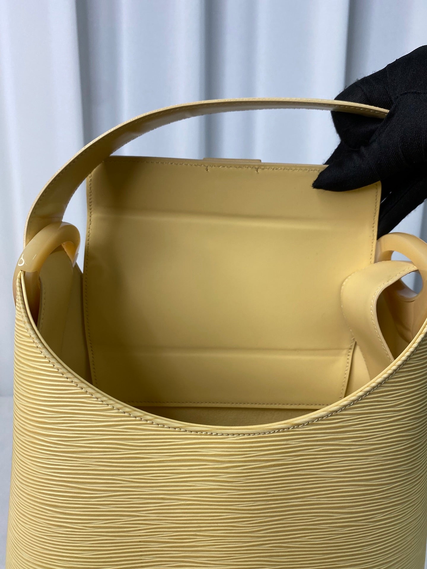LOUIS VUITTON Epi Shoulderbag