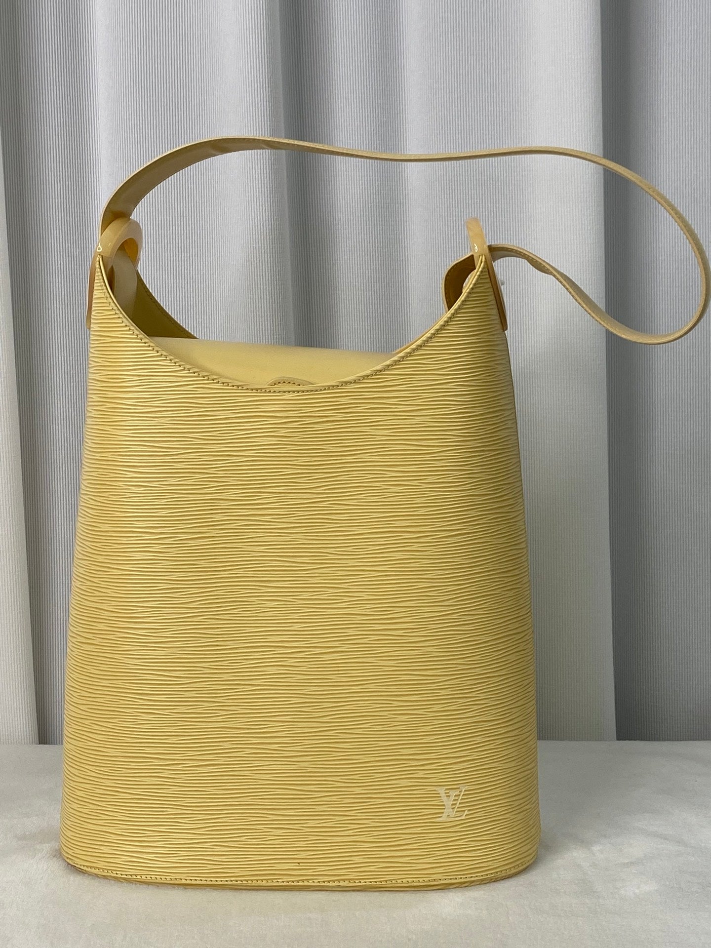 LOUIS VUITTON Epi Shoulderbag