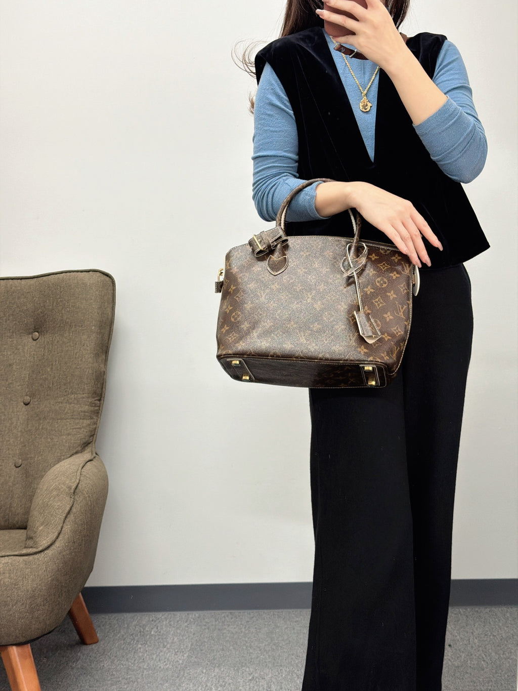 LOUIS VUITTON Monogram Limited Handbag