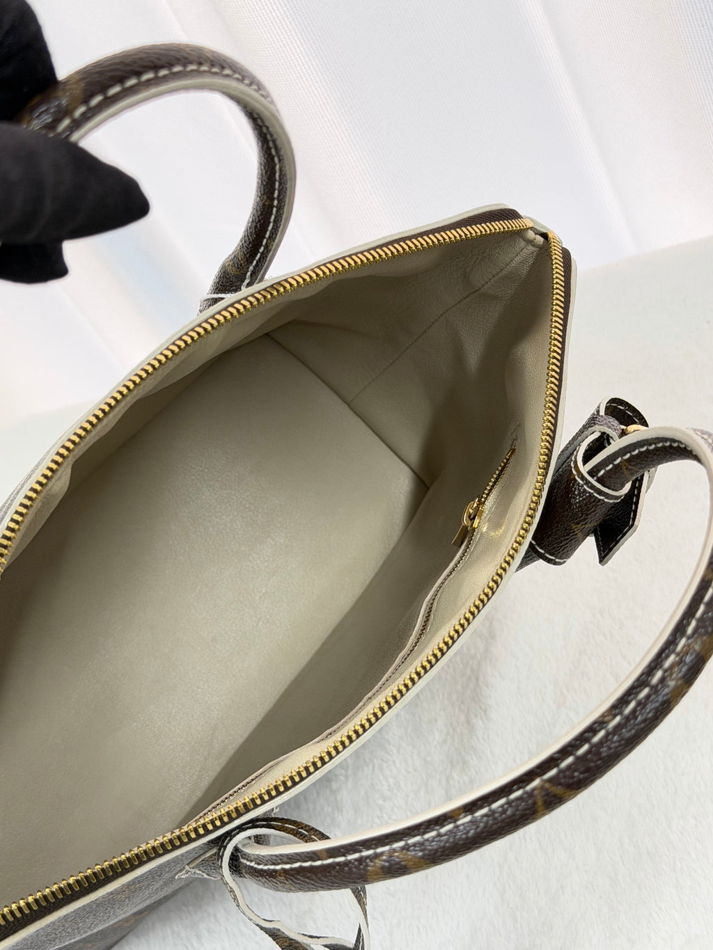 LOUIS VUITTON Monogram Limited Handbag