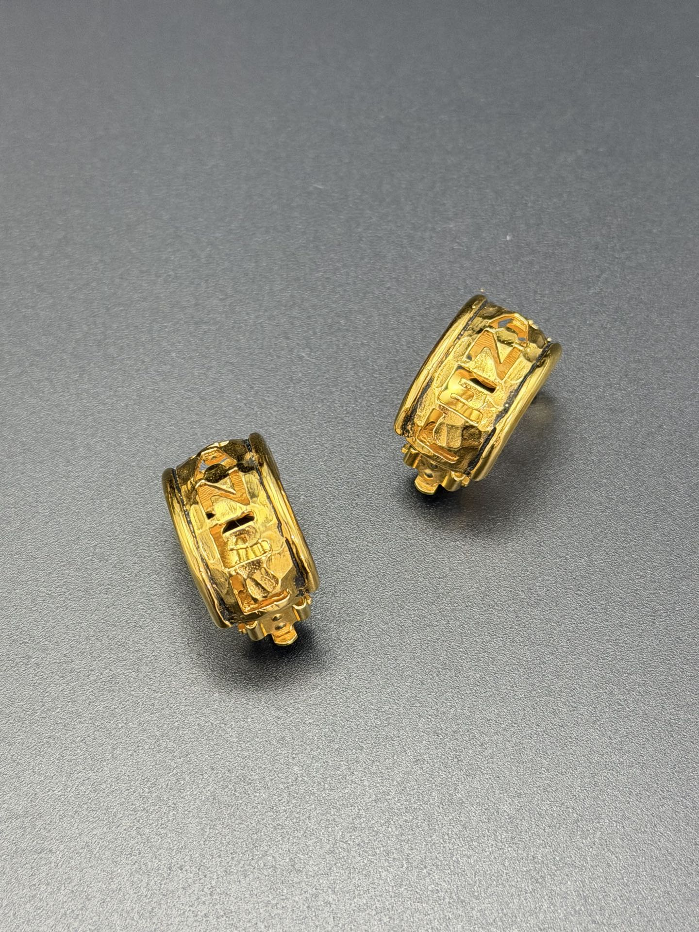 CHANEL Vintage Clips