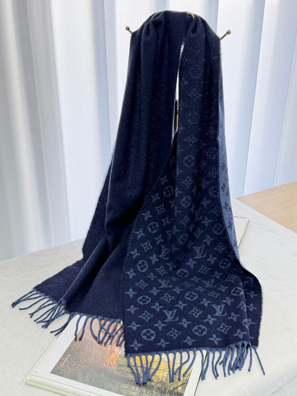 LOUIS VUITTON Gradient Pattern Monogram Wool Scarf