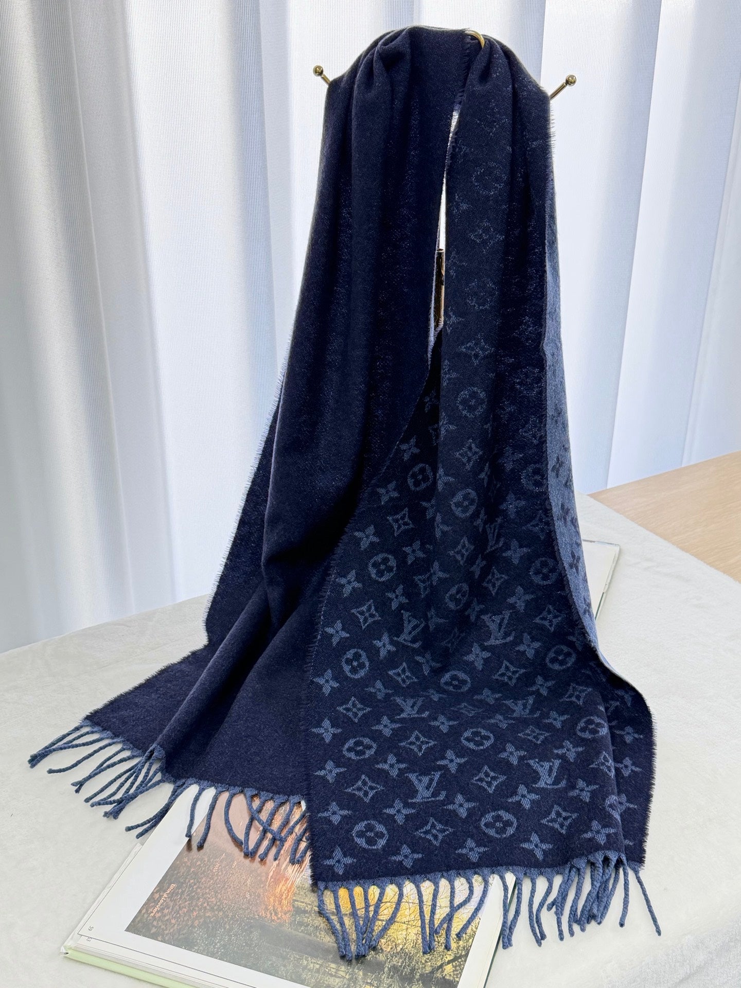 LOUIS VUITTON Gradient Pattern Monogram Wool Scarf